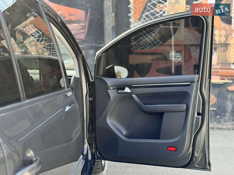 Минивэн Volkswagen Touran 2012 в Луцке