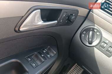 Минивэн Volkswagen Touran 2009 в 