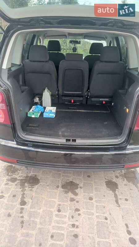 Минивэн Volkswagen Touran 2010 в Бучаче