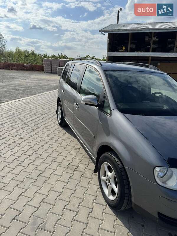 Минивэн Volkswagen Touran 2005 в Черновцах