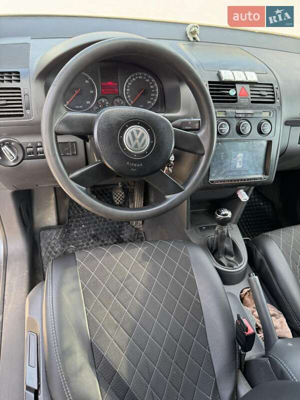 Минивэн Volkswagen Touran 2005 в Черновцах