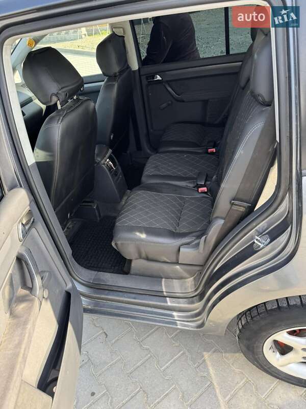 Минивэн Volkswagen Touran 2005 в Черновцах