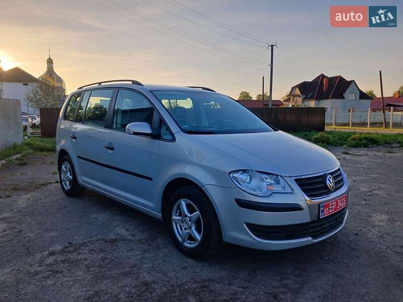 Минивэн Volkswagen Touran 2008 в 