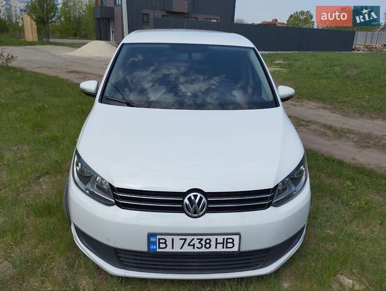 Мінівен Volkswagen Touran 2014 в 