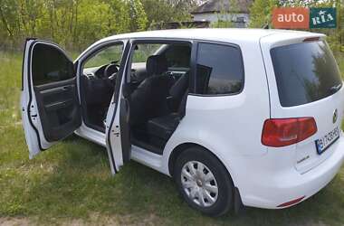 Мінівен Volkswagen Touran 2014 в 