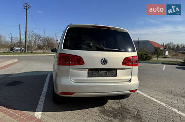 Мінівен Volkswagen Touran 2013 в 