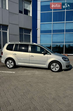 Мінівен Volkswagen Touran 2013 в 