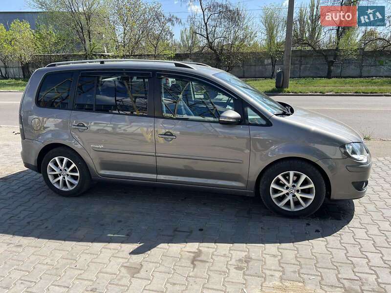 Минивэн Volkswagen Touran 2010 в Николаеве