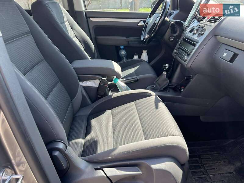 Минивэн Volkswagen Touran 2010 в Николаеве