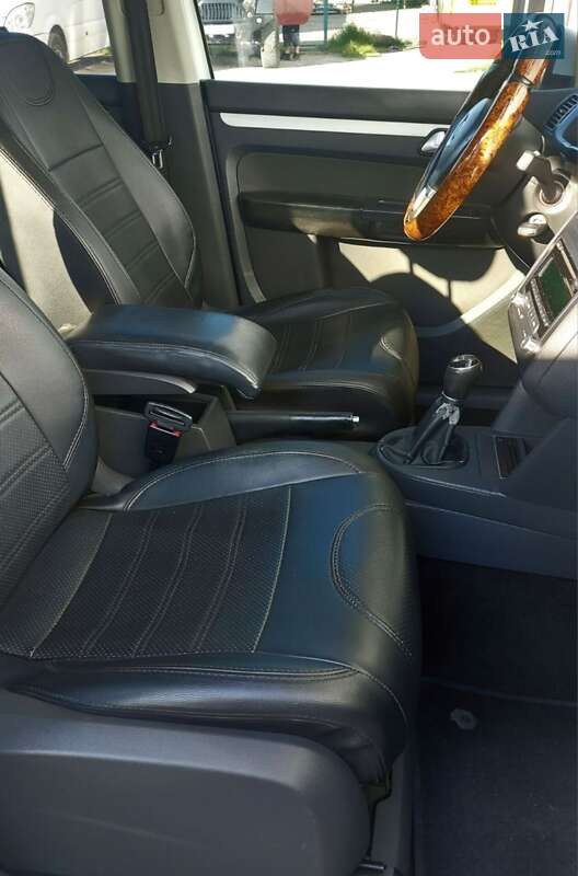 Мінівен Volkswagen Touran 2014 в Ужгороді