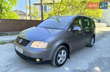 Мінівен Volkswagen Touran 2004 в Чернівцях