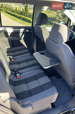 Мінівен Volkswagen Touran 2009 в 