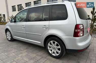 Мінівен Volkswagen Touran 2009 в 