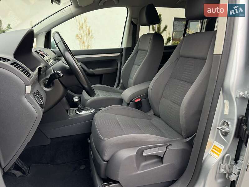 Мінівен Volkswagen Touran 2009 в Запоріжжі