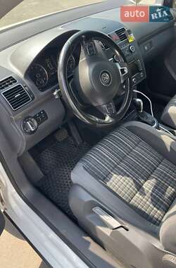 Мінівен Volkswagen Touran 2011 в 