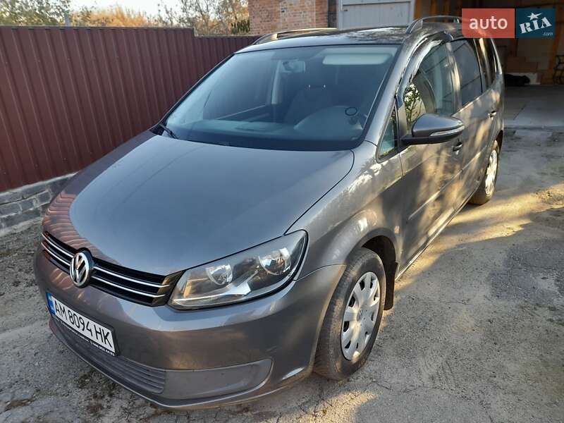 Минивэн Volkswagen Touran 2011 в 