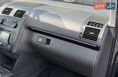 Мінівен Volkswagen Touran 2010 в 