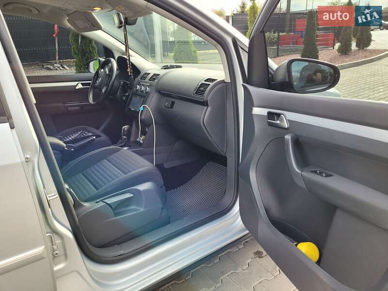 Минивэн Volkswagen Touran 2015 в Болехове