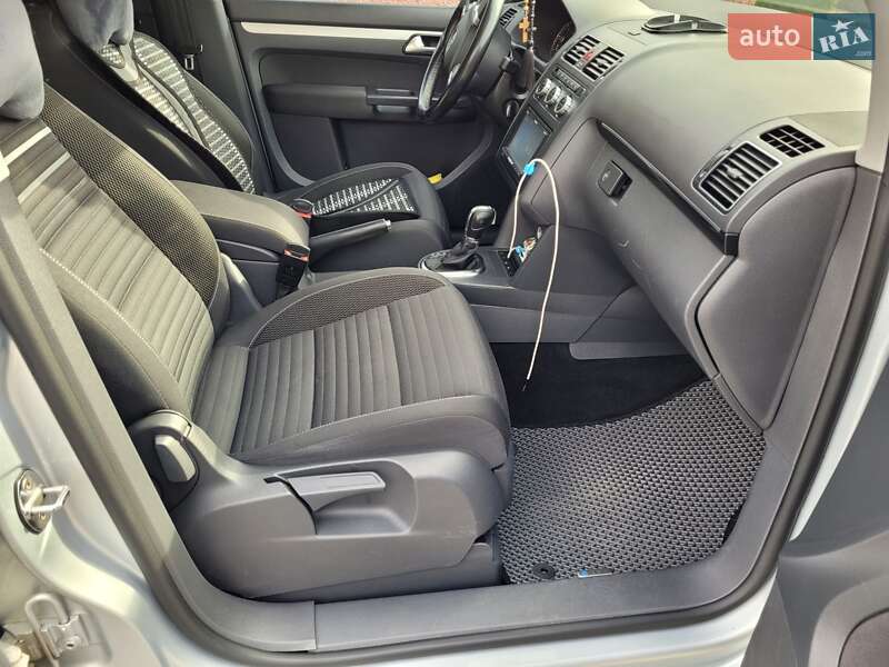Минивэн Volkswagen Touran 2015 в Болехове
