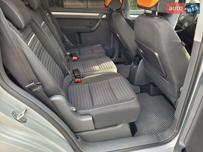 Минивэн Volkswagen Touran 2015 в Болехове