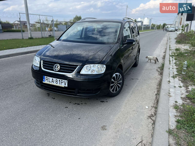 Мінівен Volkswagen Touran 2005 в 