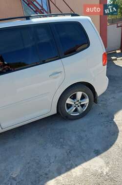 Минивэн Volkswagen Touran 2013 в 