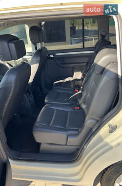 Минивэн Volkswagen Touran 2013 в 
