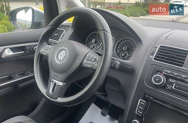 Мінівен Volkswagen Touran 2011 в 