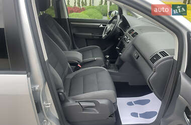 Мінівен Volkswagen Touran 2011 в 