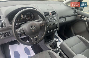 Мінівен Volkswagen Touran 2011 в 
