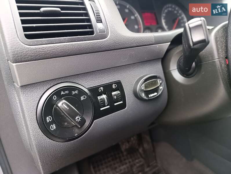 Мінівен Volkswagen Touran 2005 в Світловодську
