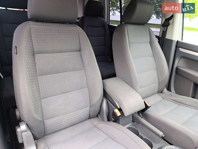 Мінівен Volkswagen Touran 2005 в Світловодську