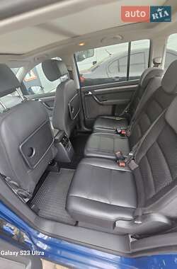 Мінівен Volkswagen Touran 2012 в 