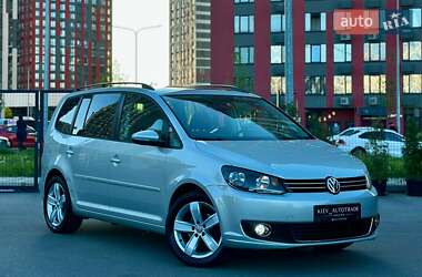 Мінівен Volkswagen Touran 2010 в Києві
