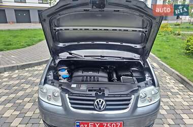 Минивэн Volkswagen Touran 2006 в 