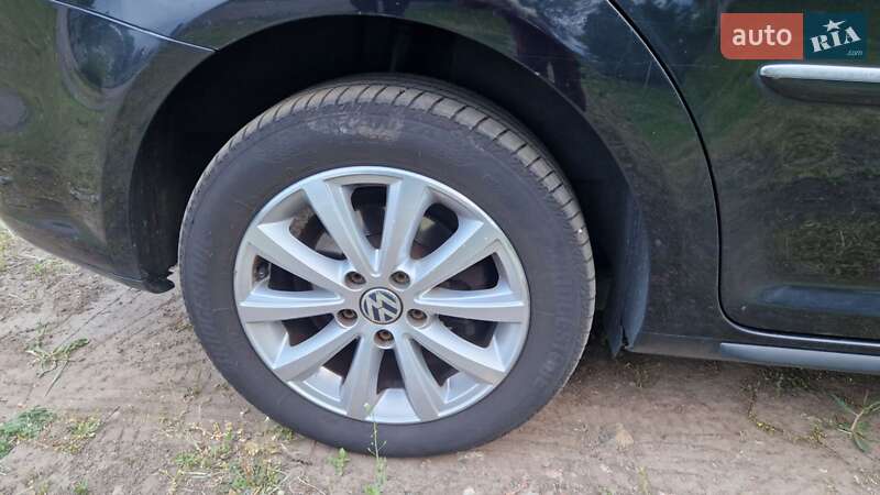 Мінівен Volkswagen Touran 2012 в Черкасах