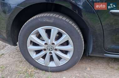 Минивэн Volkswagen Touran 2012 в 