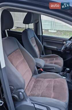Минивэн Volkswagen Touran 2012 в 
