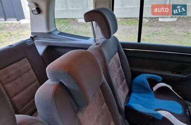 Минивэн Volkswagen Touran 2012 в 