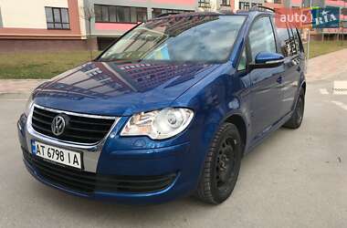 Минивэн Volkswagen Touran 2009 в Днепре