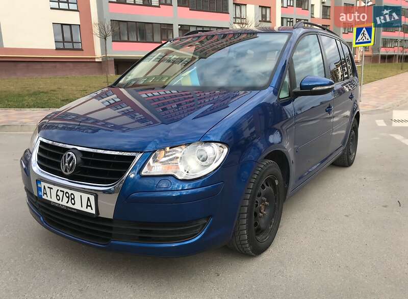 Мінівен Volkswagen Touran 2009 в 