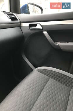 Мінівен Volkswagen Touran 2009 в 