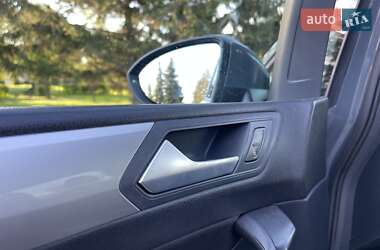 Минивэн Volkswagen Touran 2016 в 