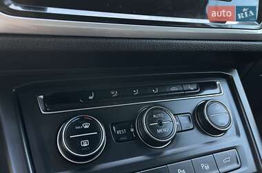 Минивэн Volkswagen Touran 2016 в 