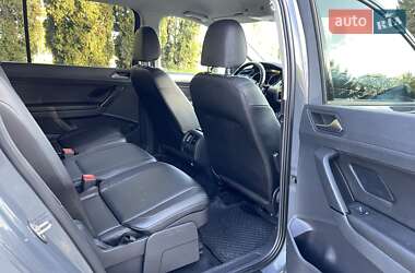 Минивэн Volkswagen Touran 2016 в 