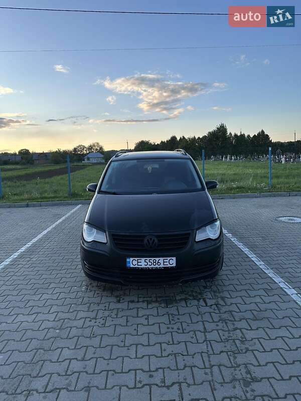 Минивэн Volkswagen Touran 2007 в Черновцах