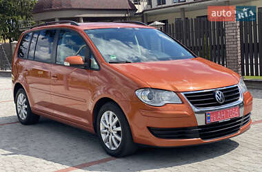 Мінівен Volkswagen Touran 2009 в 