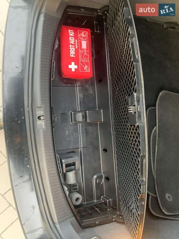 Мінівен Volkswagen Touran 2014 в Чернівцях