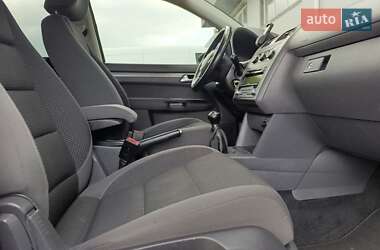 Мінівен Volkswagen Touran 2011 в 
