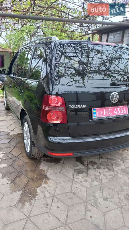 Минивэн Volkswagen Touran 2010 в Ахтырке